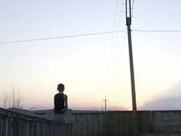 Filmszene aus “The Distant Barking of Dogs“