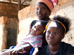Mutter mit Kindern in Guinea-Bissau