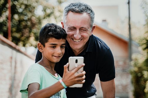 Andreas Friesch, Vorsitzender des LR Global Kids Fund e.V. beim Besuch im SOS-Kinderdorf Bukarest