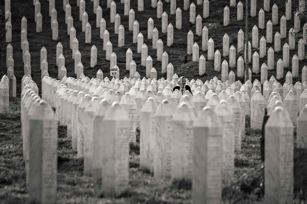 Grabsteine an der Völkermord-Gedenkstätte in Potočari in der Nähe von Srebrenica. Foto: Bjorn Owe Holmberg