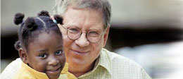 Rainer Hunold im SOS-Kinderdorf in Indien
