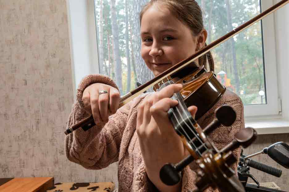 Mädchen spielt Geige - Foto: Katerina Ilievska