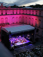 Abendstimmung vor bayerischer Barock-Kulisse. Auf der Bühne: Udo Jürgens. Foto: agentur 7403