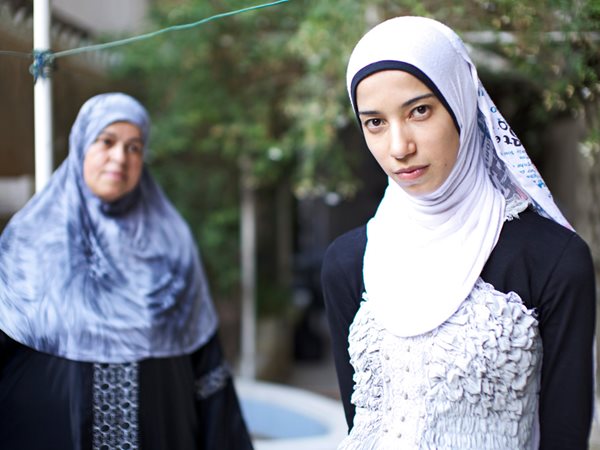 Junge Frau und ihre Mutter in Damaskus, Syrien. Foto: Carole Alfarah