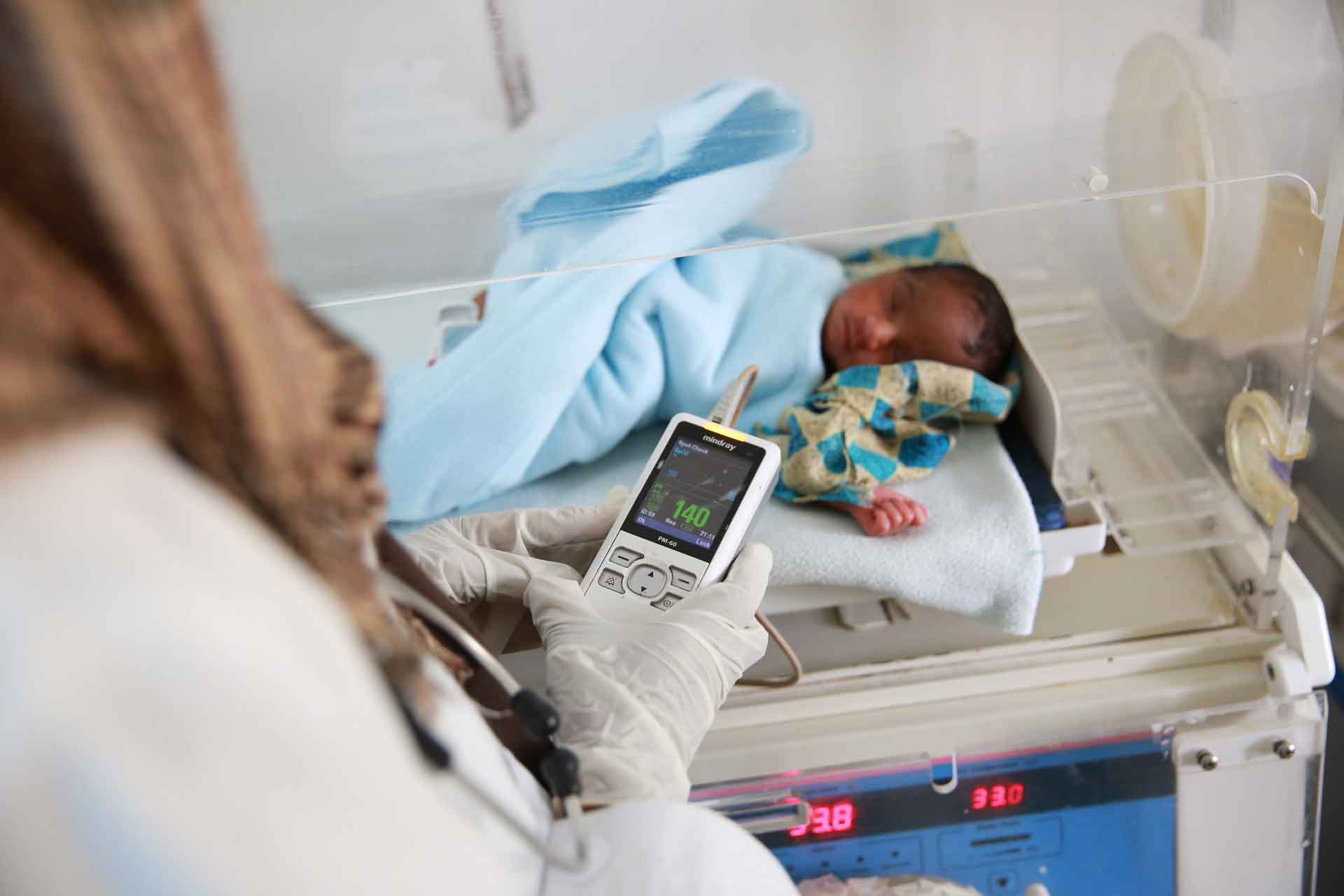 Auf der Neugeborenen-Station werden Monat für Monat rund 60 Babys stationär behandelt. Oft sind sie bei der Geburt zu klein, zu leicht oder zu schwach. Foto: On Screen Productions/Kevin Ouma
