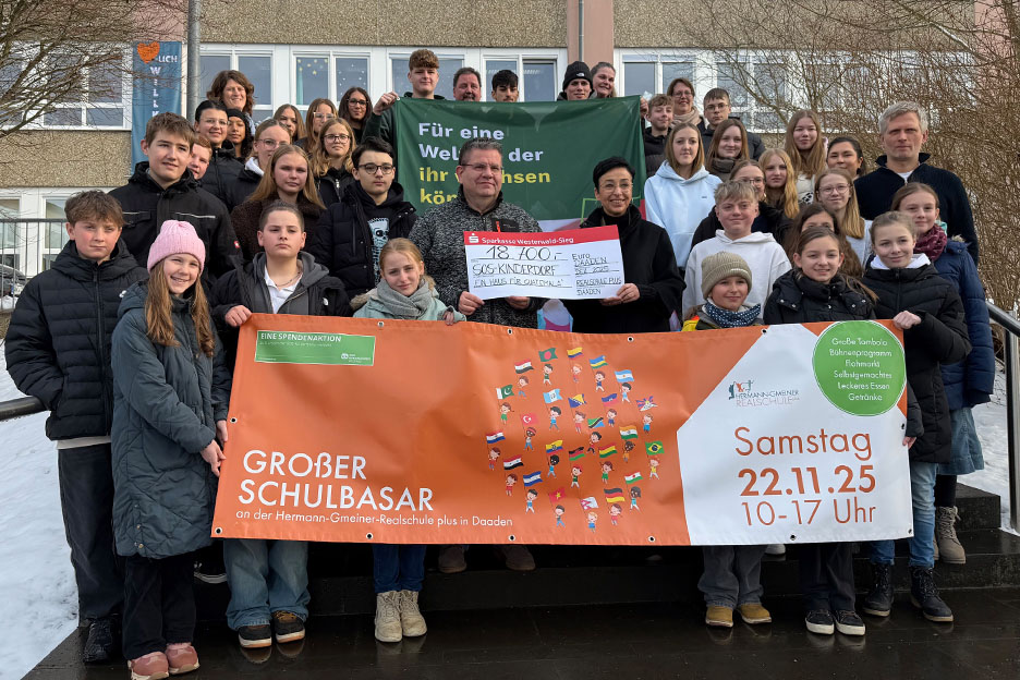 Scheckübergabe an der Realschule Plus in Daaden