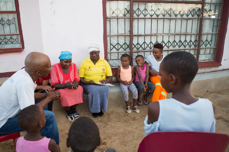 Eine Gruppe Menschen in Südafrika - Foto: Leland Ford