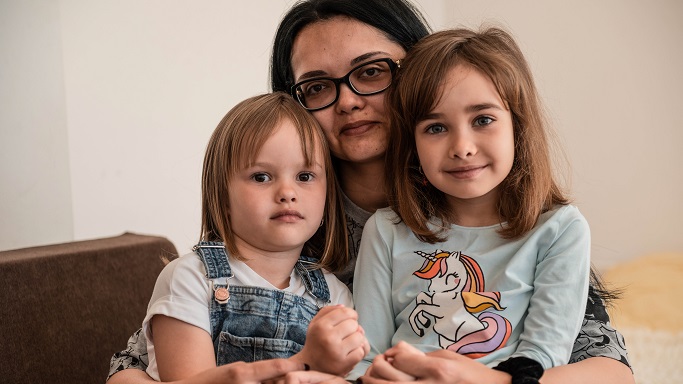 Eine ukrainische Familie im SOS-Kinderdorf in Cisnadie, Rumänien