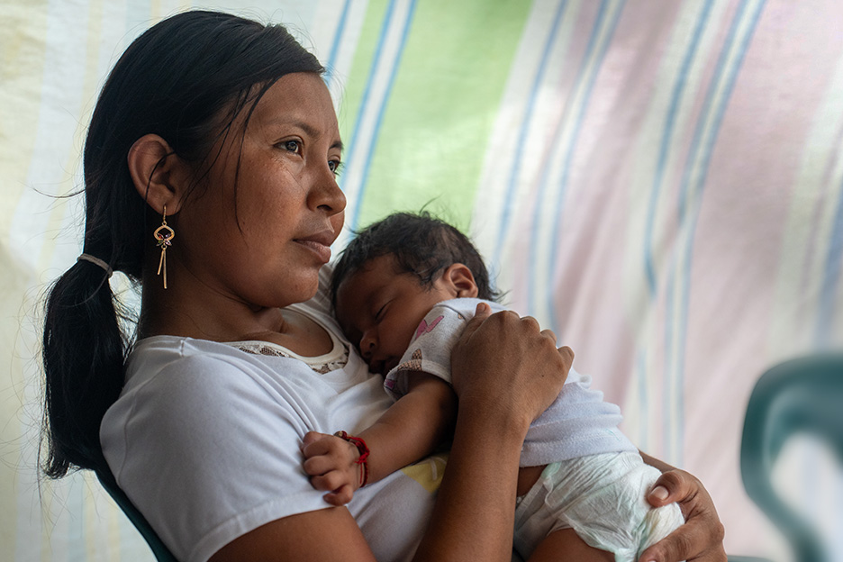Mutter mit Baby in Flüchtlingscamp. Foto: Jakob Fuhr